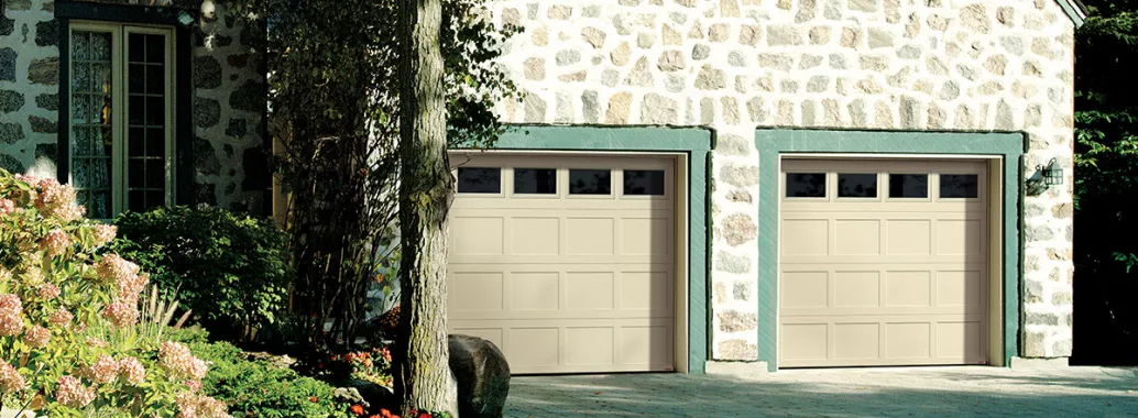 Shaker CC, 9' x 7', Desert Sand door, Clear windows